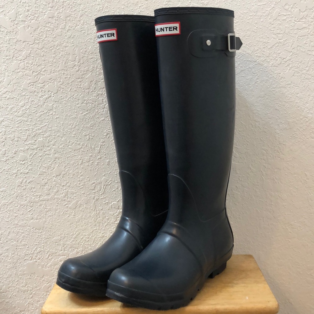 HUNTER tall rain boots